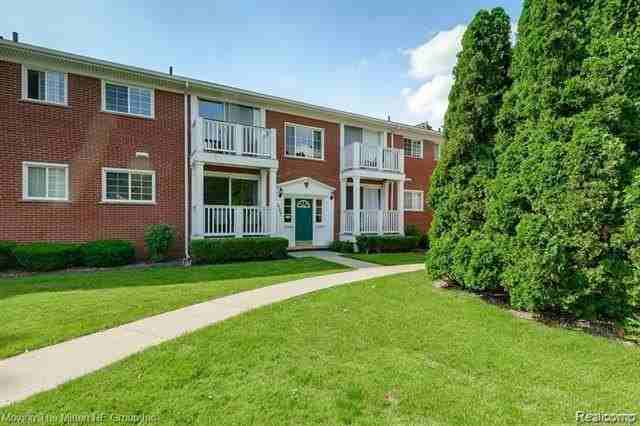 487 N Eton St #B6 - Photo 3 of 20