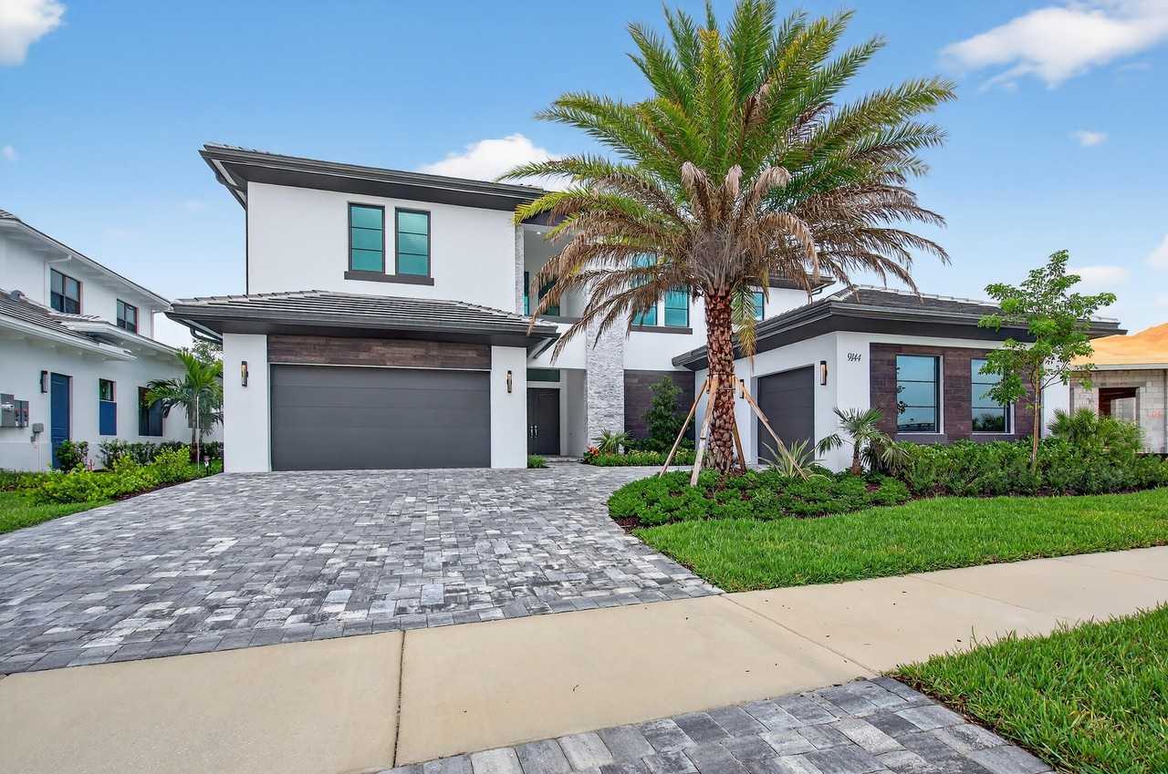 9144 Coral Isles Cir