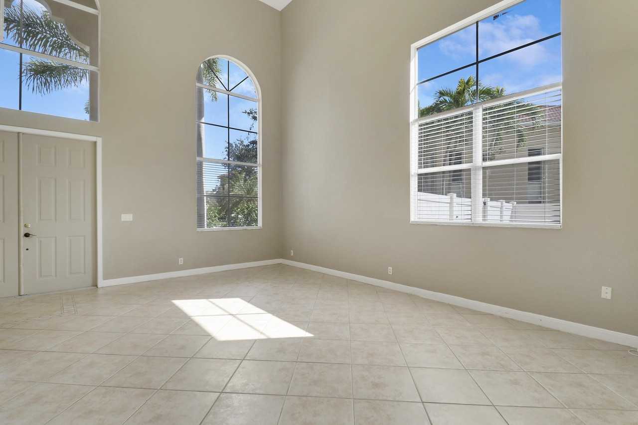 6325 Spring Lake Ter - Photo 5 of 33