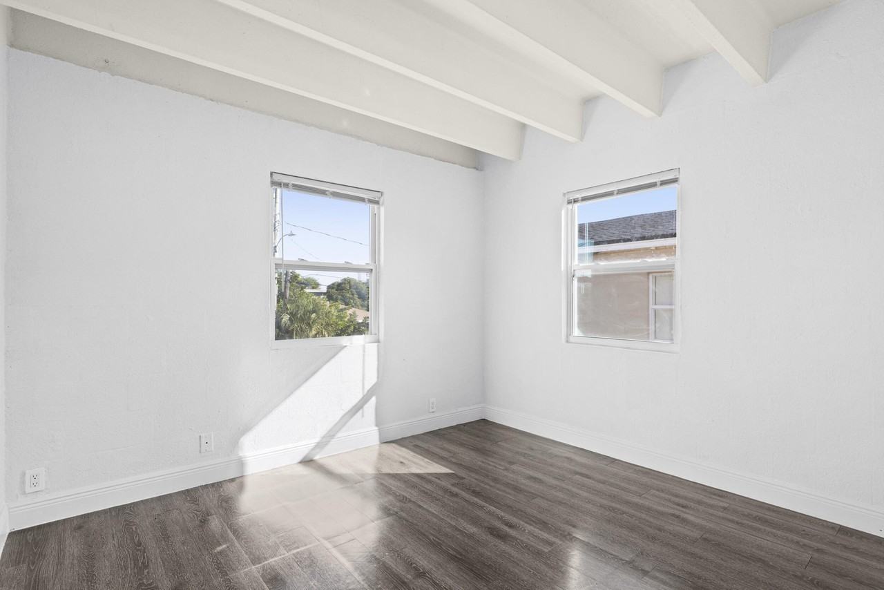 812 19th St #3 - Photo 5 of 11