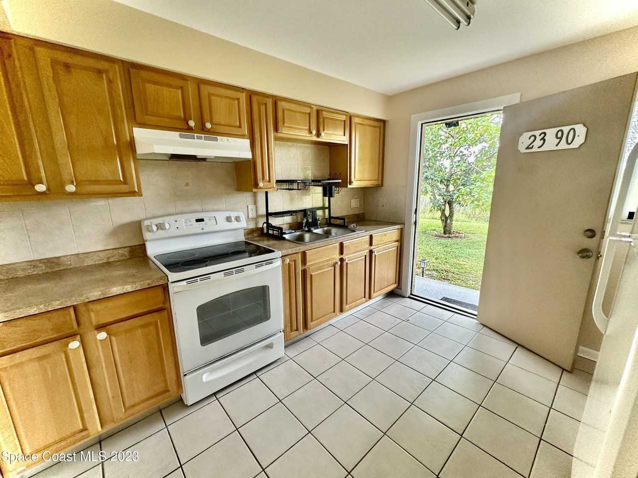 2390 North Tropical Trail - Photo 2 of 14