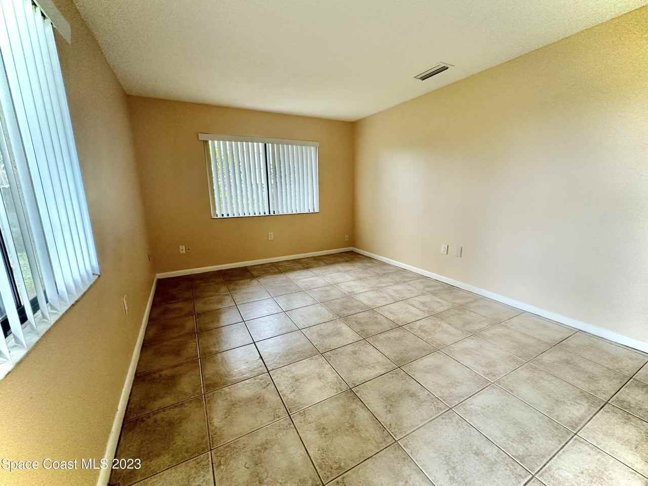 2390 North Tropical Trail - Photo 4 of 14