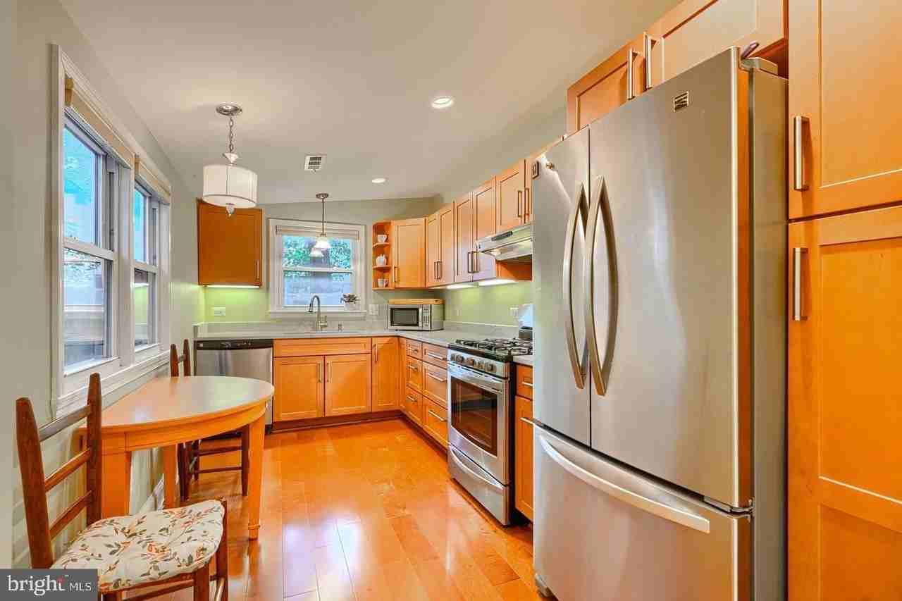 1806 Bank St - Photo 4 of 21