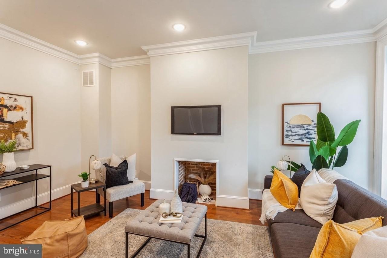 1010 N Broadway - Photo 2 of 27