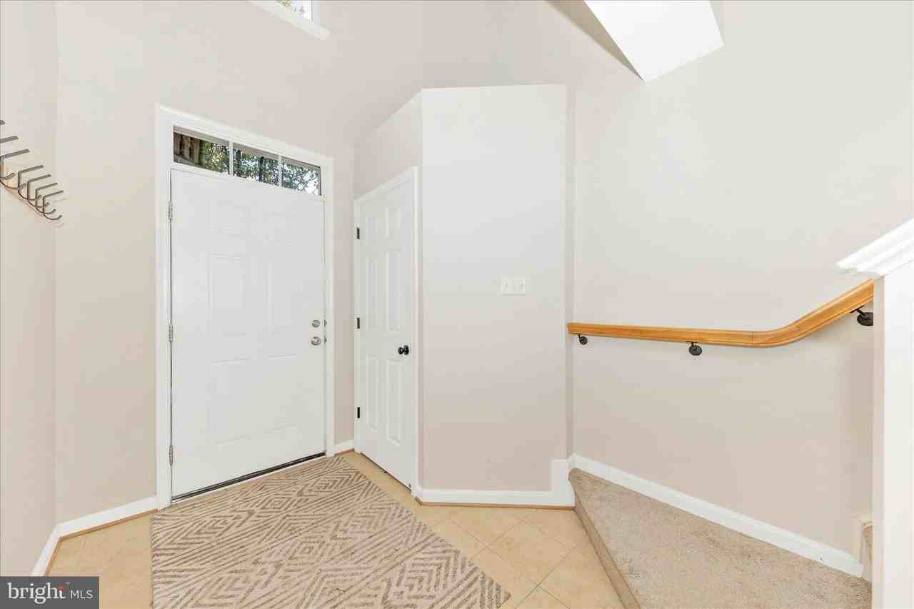 1812 Reading Ct - Photo 4 of 43