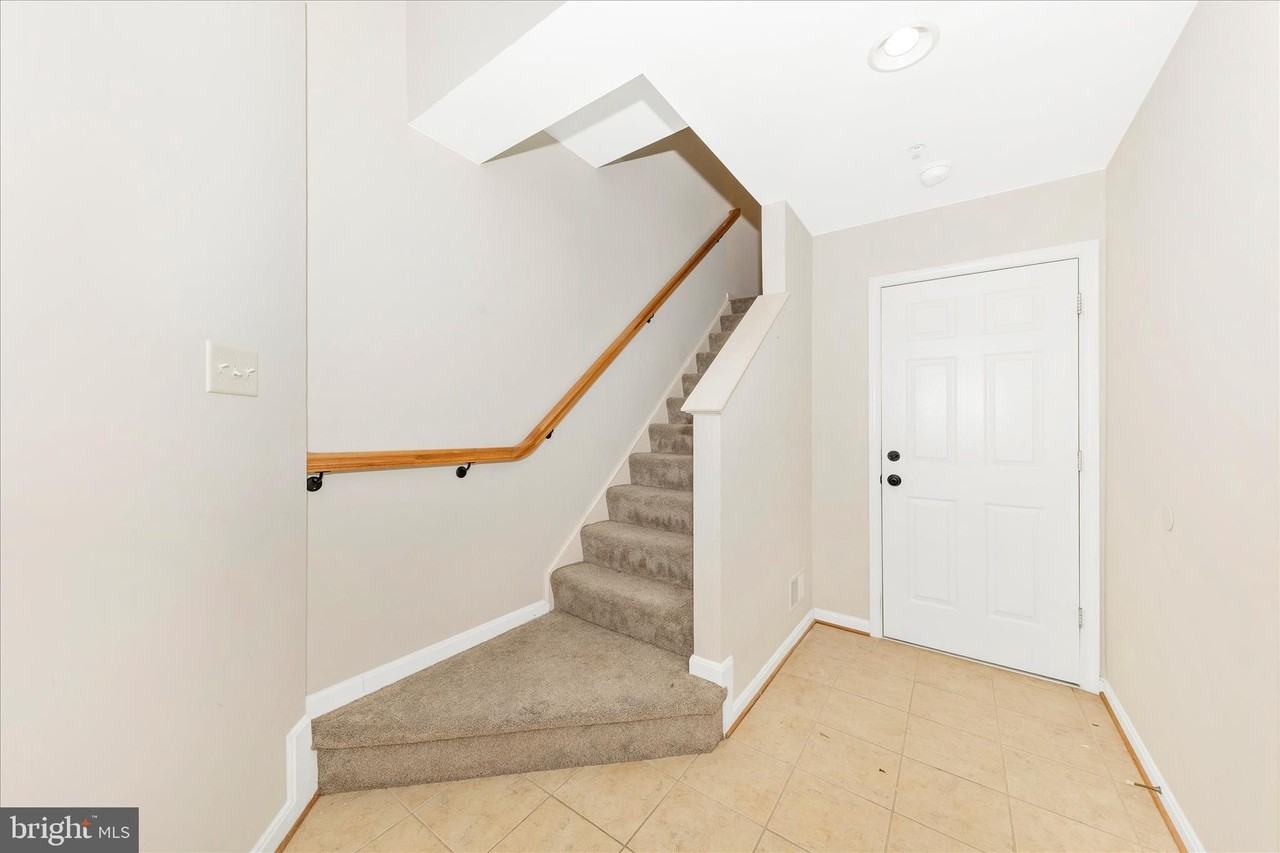 1812 Reading Ct - Photo 5 of 43