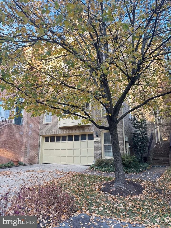 1713 Leighton Wood Ln - Photo 3 of 47