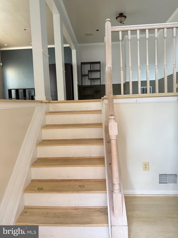 1713 Leighton Wood Ln - Photo 4 of 47