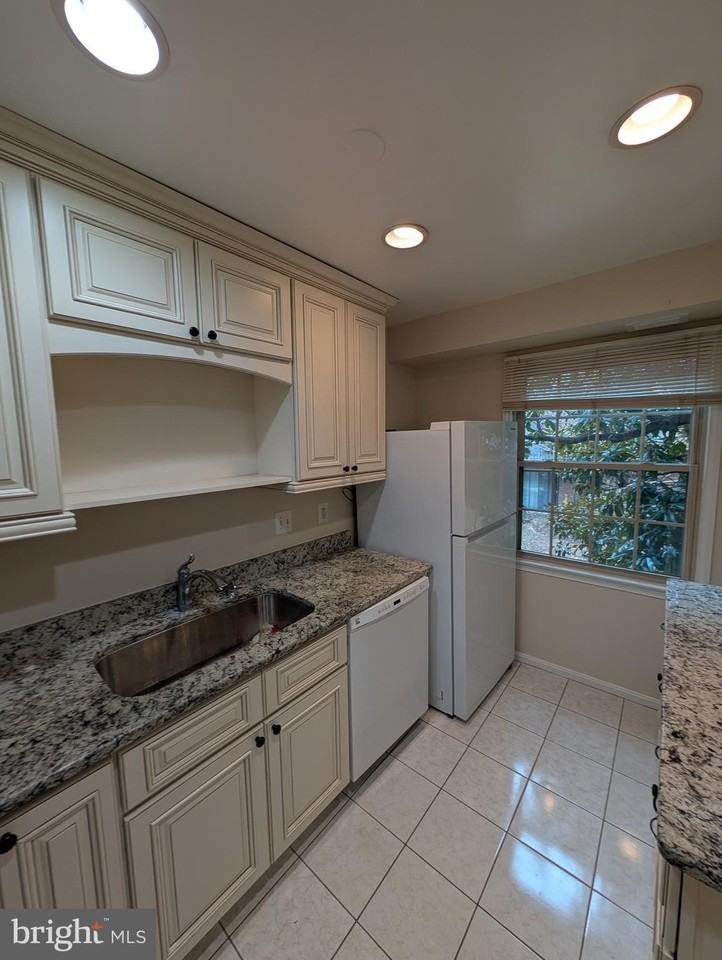 5964 Westchester Park Drive #202 - Photo 6 of 20