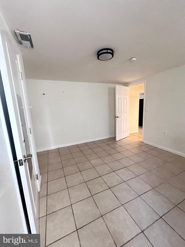 9326 Wellington Street - Photo 4 of 14