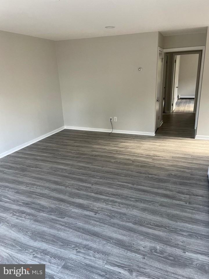 123 4th Ave Apt B #B - Photo 2 of 7