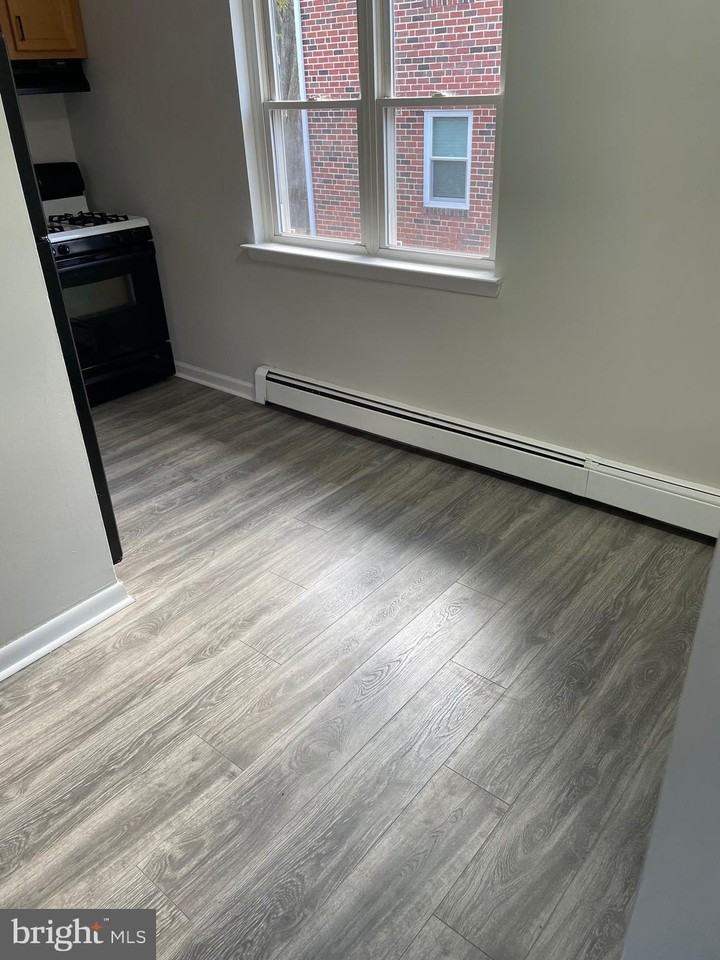 123 4th Ave Apt B #B - Photo 3 of 7