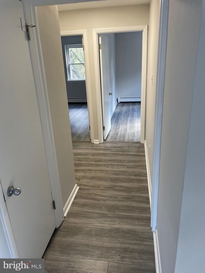 123 4th Ave Apt B #B - Photo 4 of 7