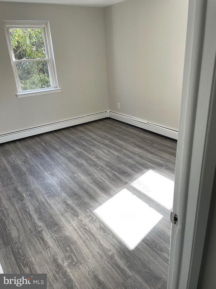 123 4th Ave Apt B #B - Photo 5 of 7