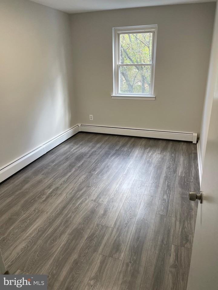 123 4th Ave Apt B #B - Photo 6 of 7