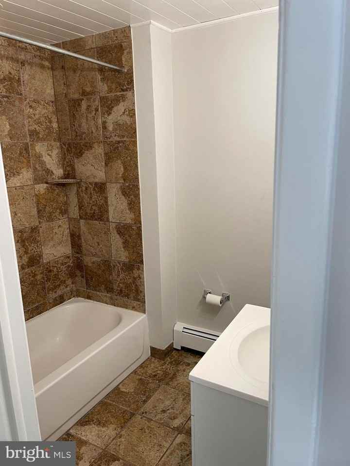 123 4th Ave Apt B #B - Photo 7 of 7