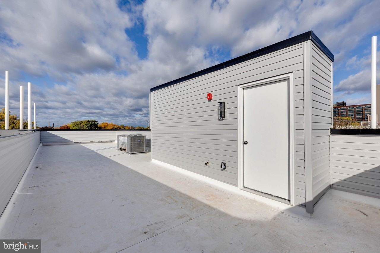 1222 West Silver Street #3 - Photo 2 of 14