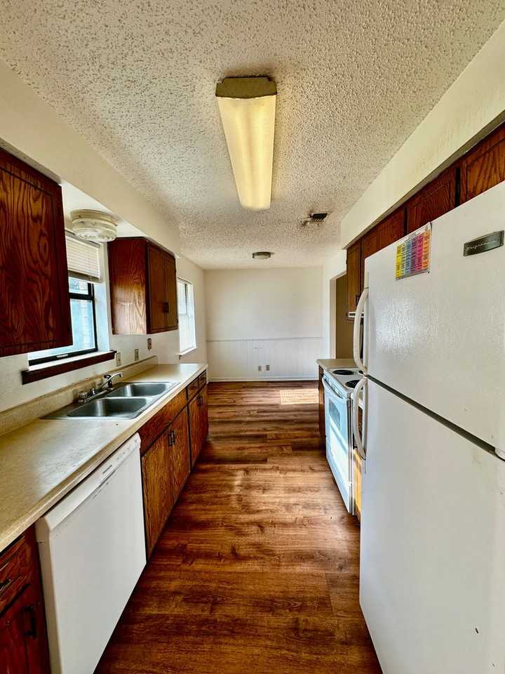 214 Mack Hollimon Dr - Photo 2 of 11