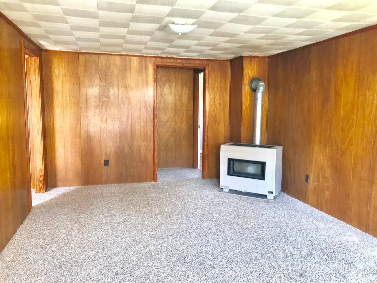 905 4th St - Photo 2 of 10