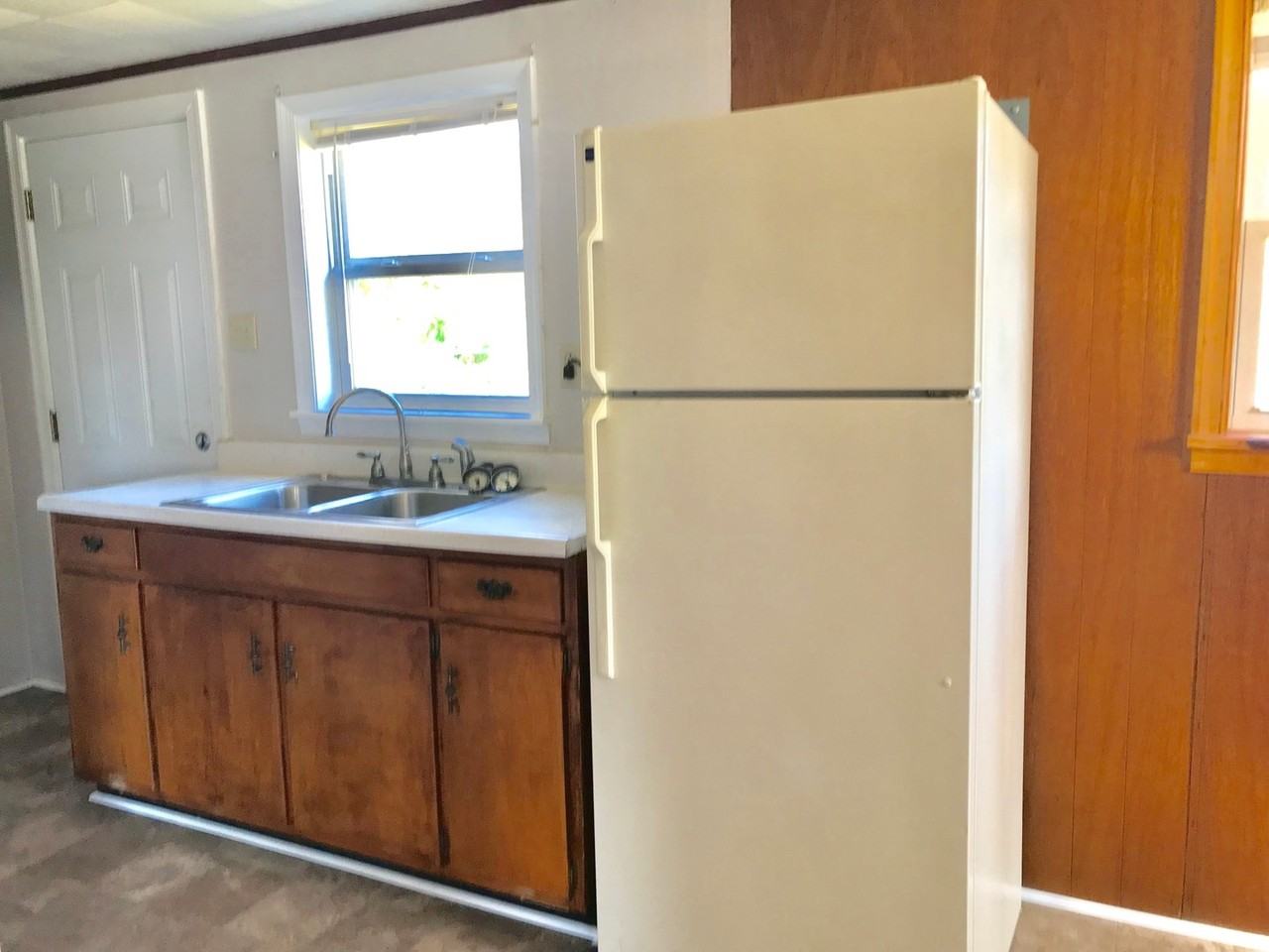 905 4th St - Photo 3 of 10