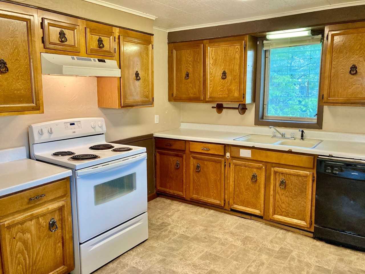 1004 Grant St - Photo 3 of 18