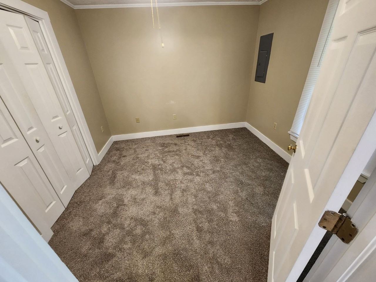 220 Maury St - Photo 3 of 9