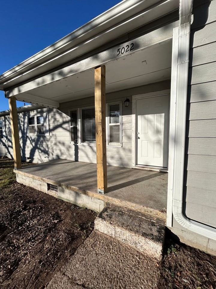 5022 S 33rd St - Photo 4 of 43