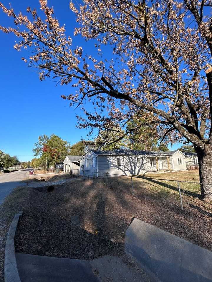 5022 S 33rd St - Photo 6 of 43