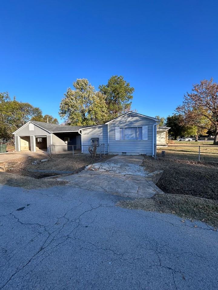 5022 S 33rd St - Photo 7 of 43