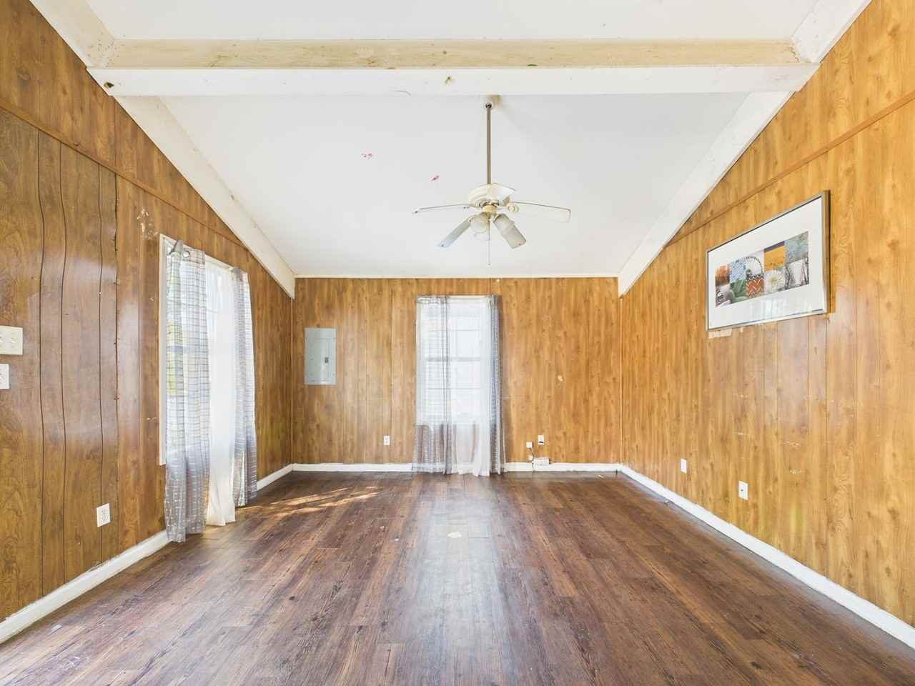 111 Sternberg Dr - Photo 6 of 17