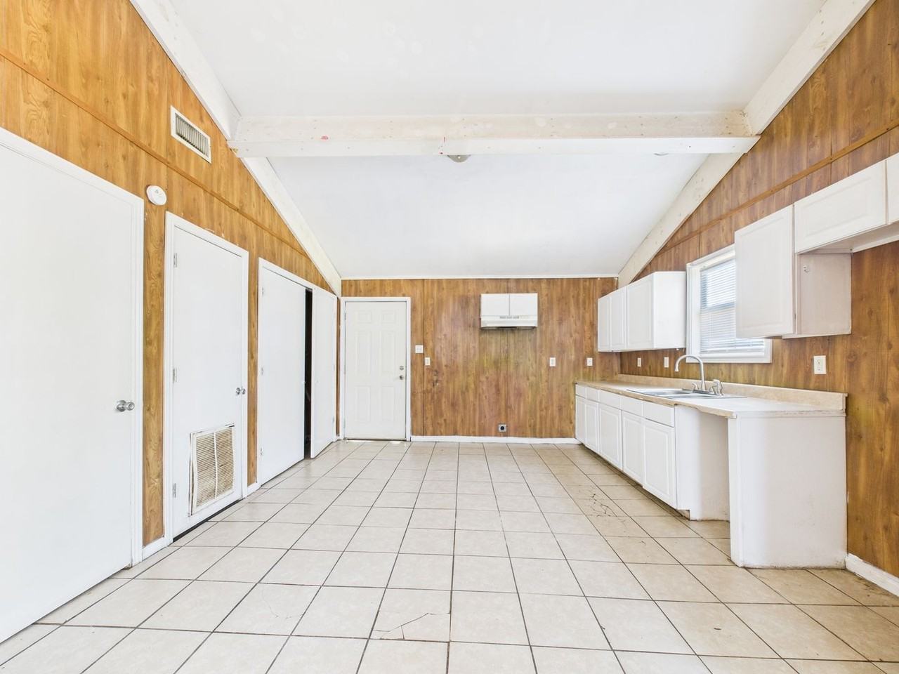 111 Sternberg Dr - Photo 7 of 17