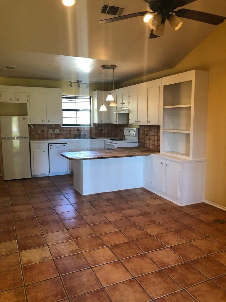 2882 Mackey Ln - Photo 3 of 14