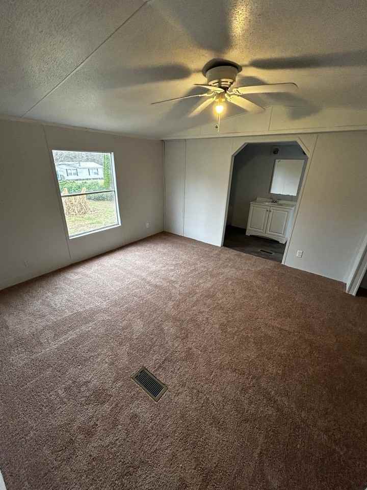 79 Phoenix Dr - Photo 4 of 7