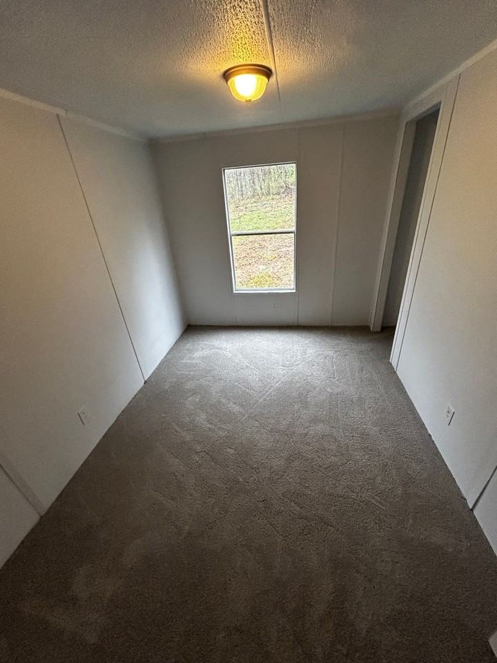 79 Phoenix Dr - Photo 5 of 7