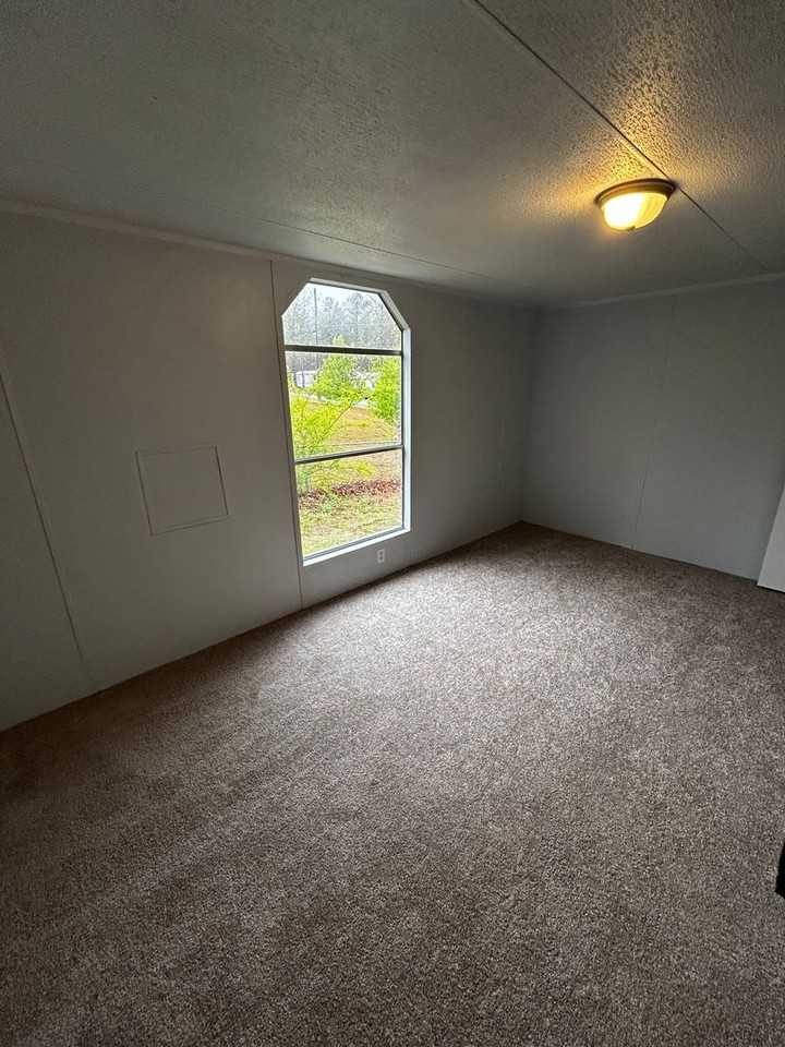 79 Phoenix Dr - Photo 6 of 7
