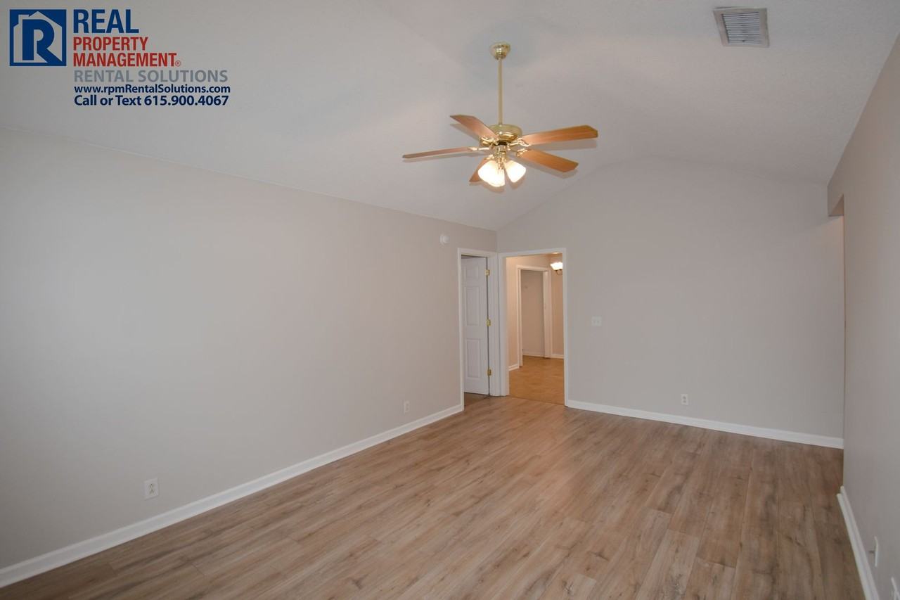 1932 Edinburgh Ln - Photo 2 of 19