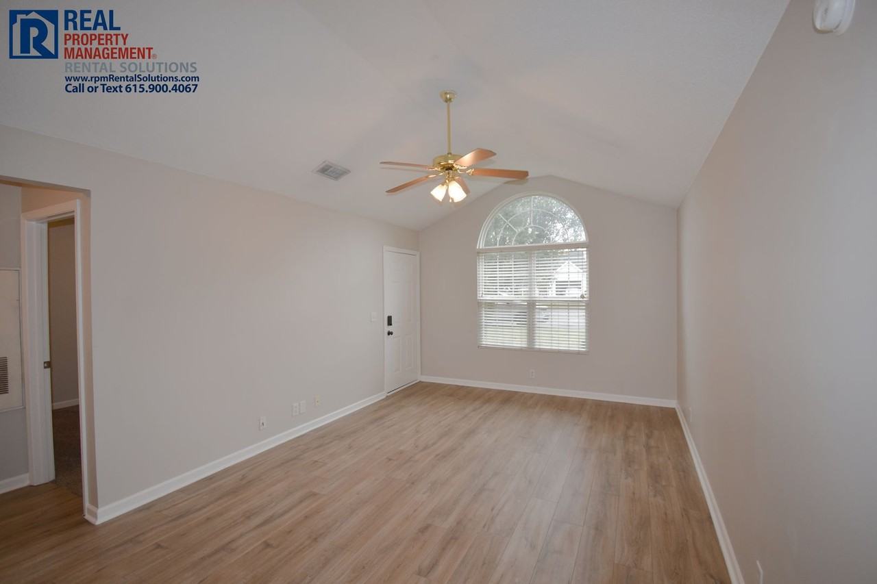 1932 Edinburgh Ln - Photo 4 of 19