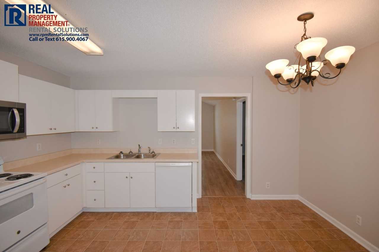 1932 Edinburgh Ln - Photo 5 of 19