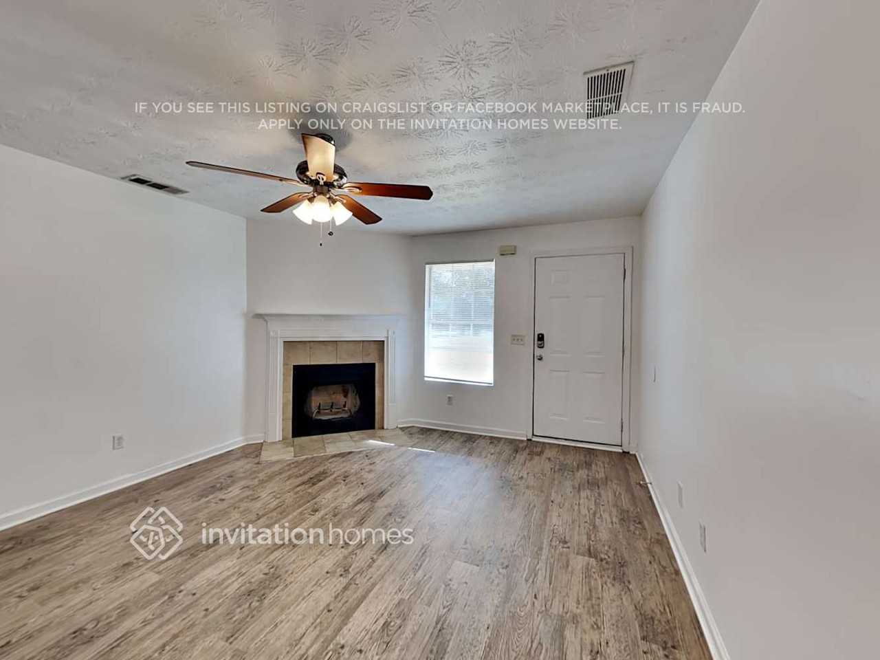 385 Crestfield Cir - Photo 4 of 19