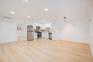 926 N Hudson LLC - Photo 1 of 1