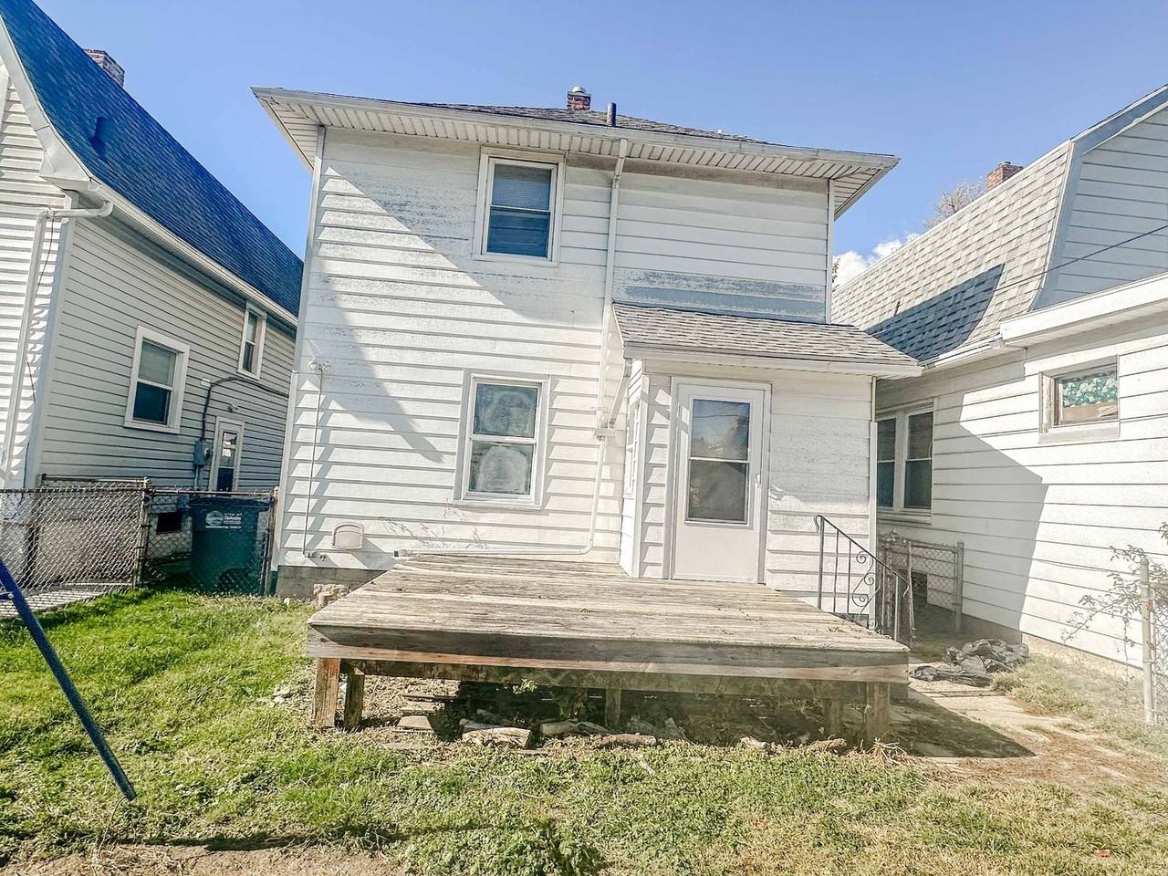 243 Valleywood Dr - Photo 2 of 15