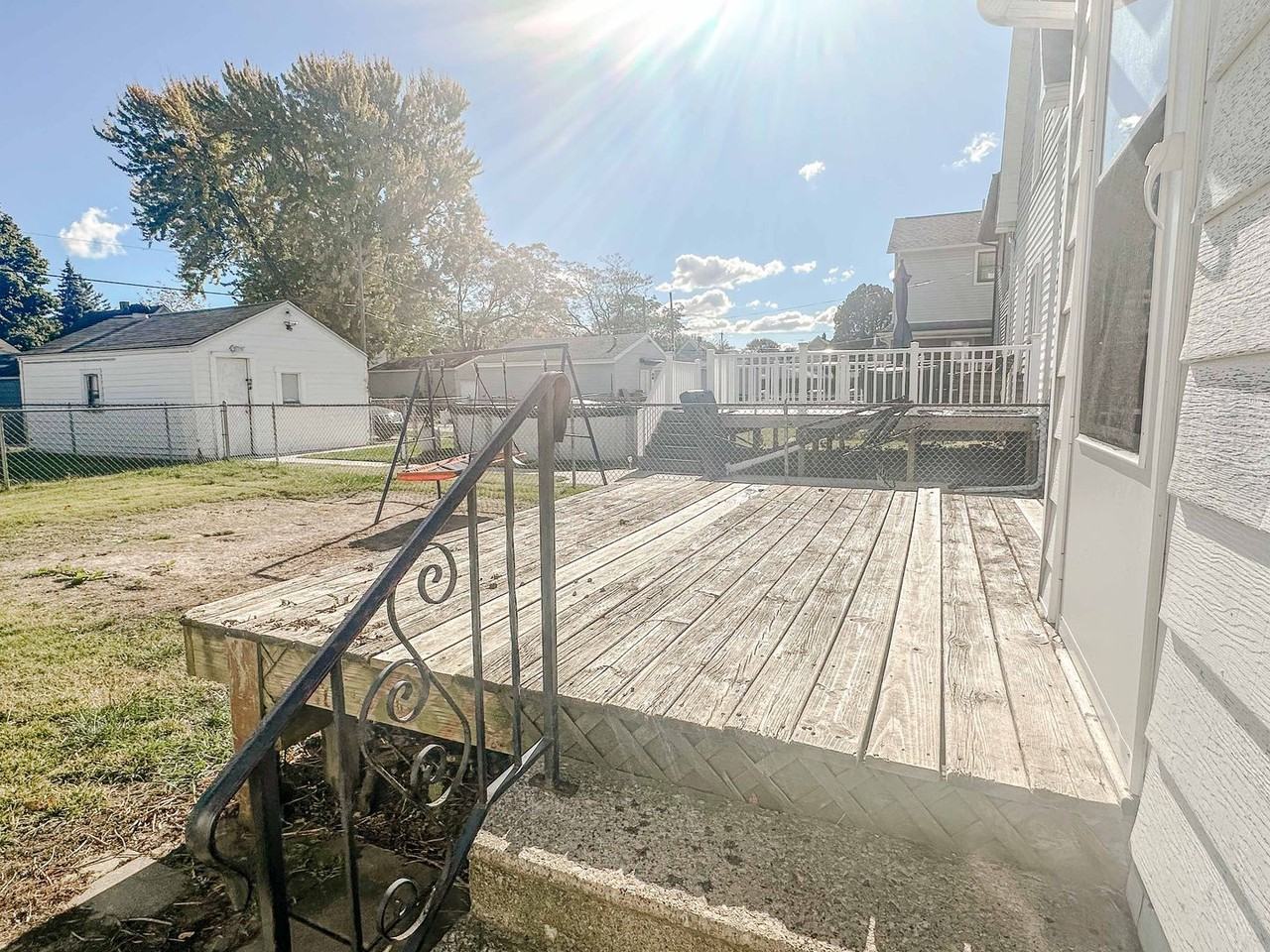 243 Valleywood Dr - Photo 3 of 15