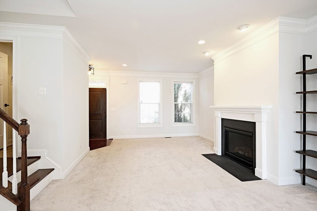 2912 Templehof Ct - Photo 5 of 19