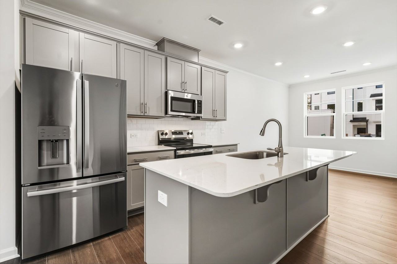 1502 Crescent Townes Way - Photo 2 of 22