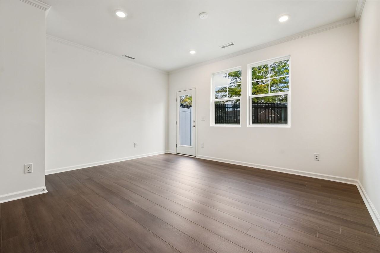 1502 Crescent Townes Way - Photo 5 of 22