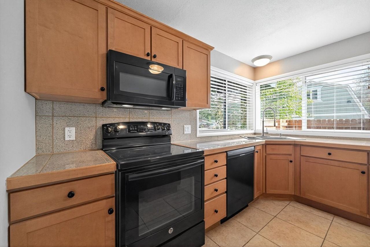 240 Carr Street - Photo 2 of 16