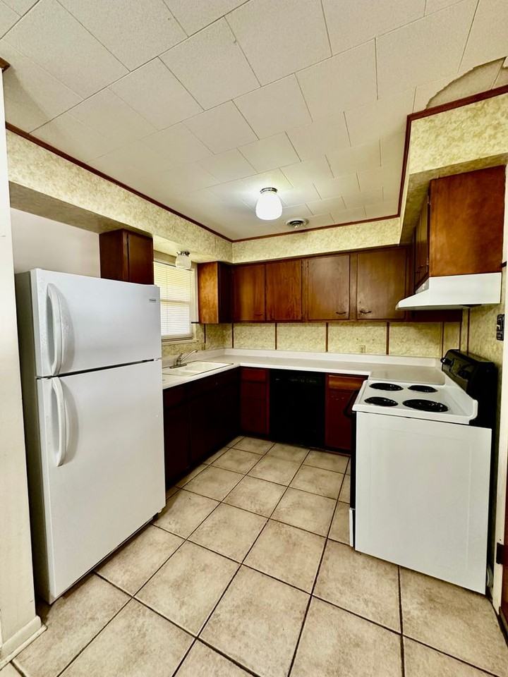 903 Lois St - Photo 5 of 7