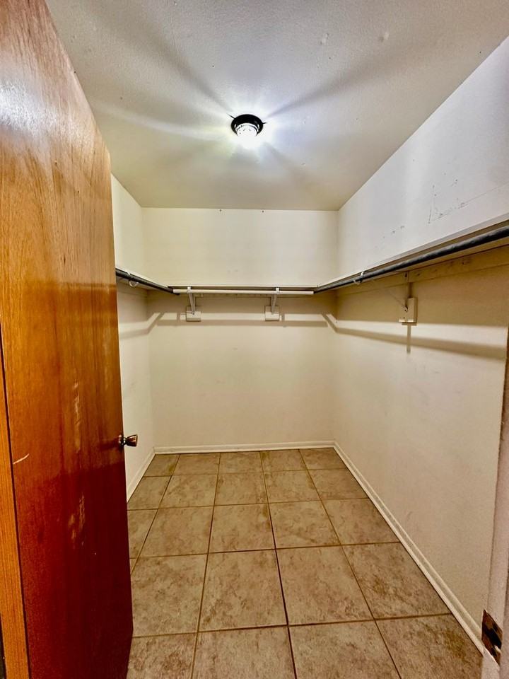 903 Lois St - Photo 6 of 7