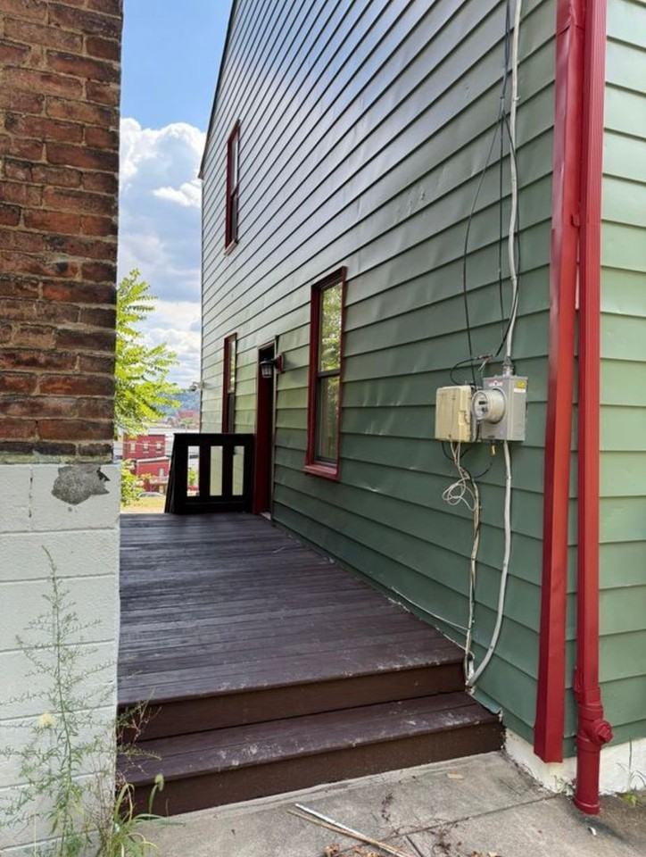 939 Lamont St - Photo 2 of 10