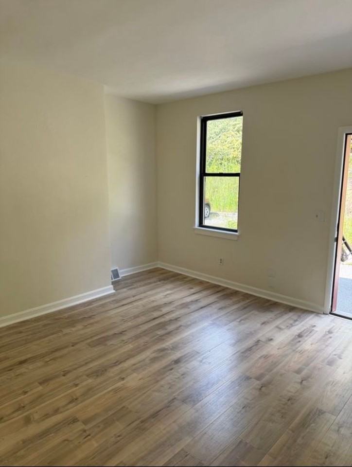 939 Lamont St - Photo 3 of 10